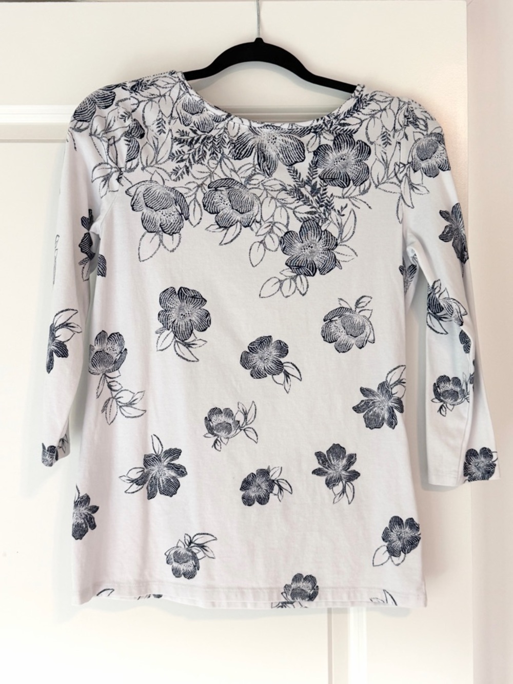 Talbots White Quarter Sleeve Floral Top with Navy Blue Print